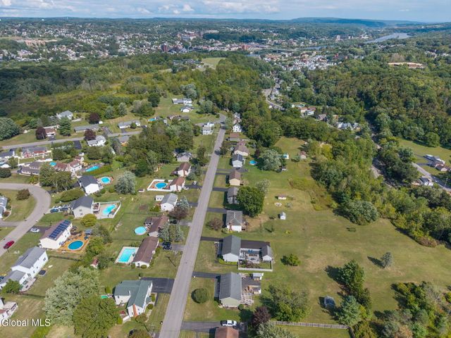 32 Broadway, Amsterdam, NY 12010