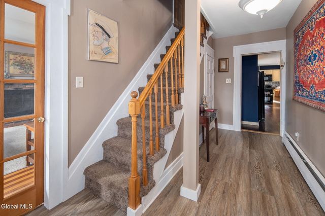 32 Broadway, Amsterdam, NY 12010