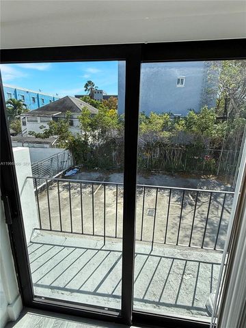 852 SW 1st St 6, Miami, FL 33130