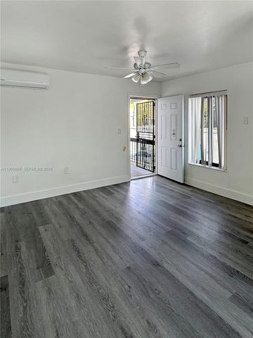 852 SW 1st St 6, Miami, FL 33130