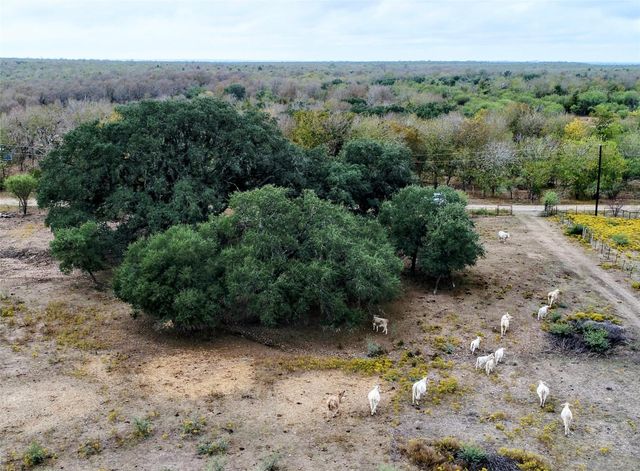 387 Black Watch LN, Lockhart, TX 78644