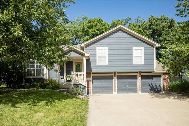 1127 SE Eastridge Drive, Blue Springs, MO 64014