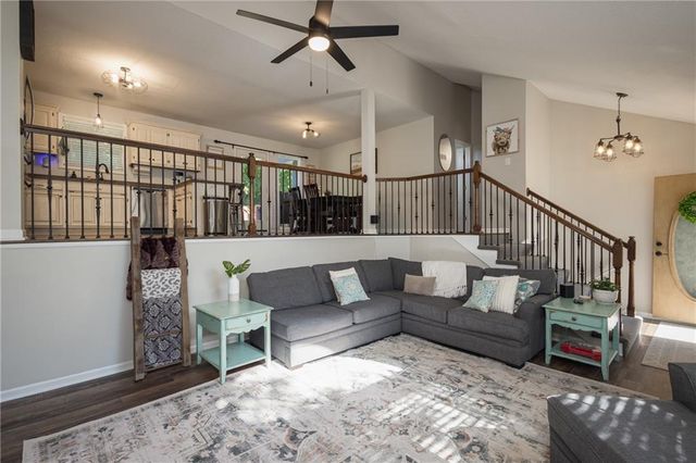 1127 SE Eastridge Drive, Blue Springs, MO 64014