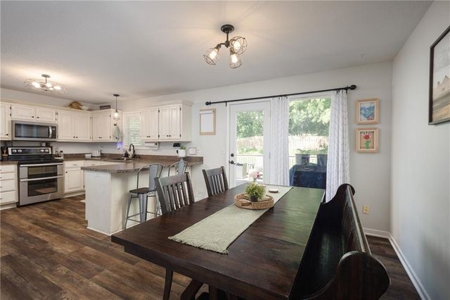1127 SE Eastridge Drive, Blue Springs, MO 64014