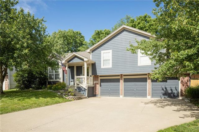 1127 SE Eastridge Drive, Blue Springs, MO 64014