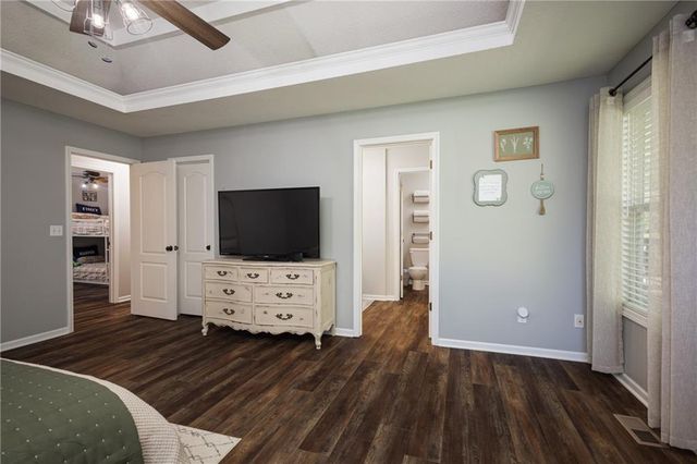 1127 SE Eastridge Drive, Blue Springs, MO 64014