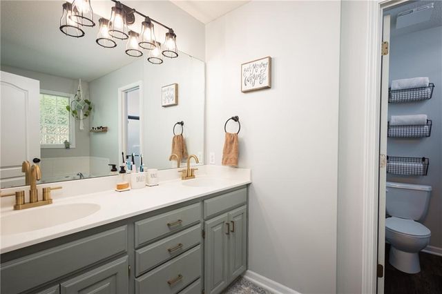1127 SE Eastridge Drive, Blue Springs, MO 64014