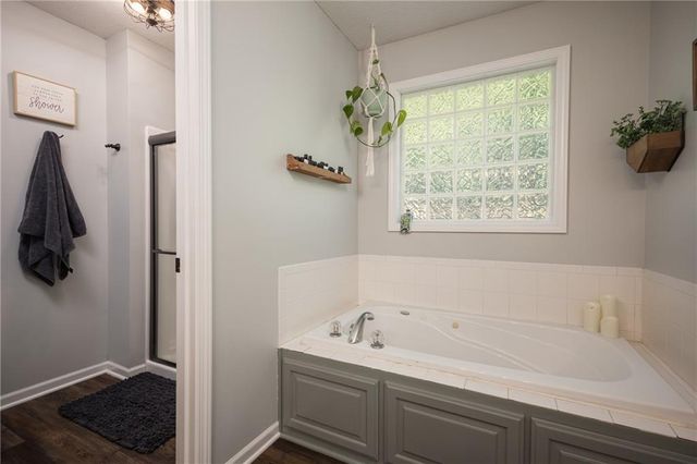 1127 SE Eastridge Drive, Blue Springs, MO 64014