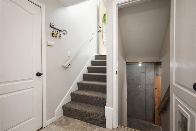 1127 SE Eastridge Drive, Blue Springs, MO 64014