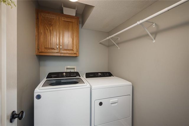 1127 SE Eastridge Drive, Blue Springs, MO 64014