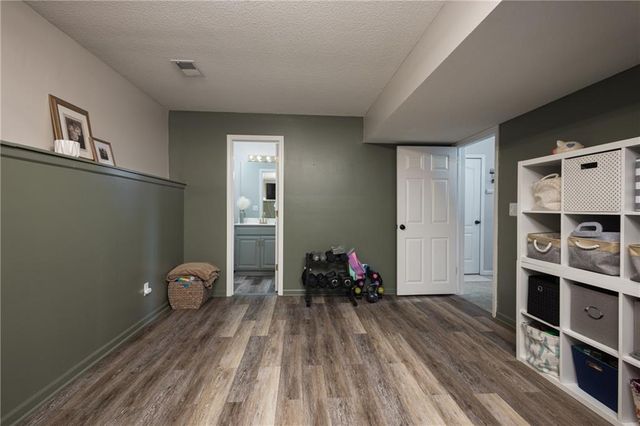 1127 SE Eastridge Drive, Blue Springs, MO 64014