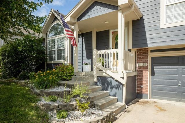 1127 SE Eastridge Drive, Blue Springs, MO 64014