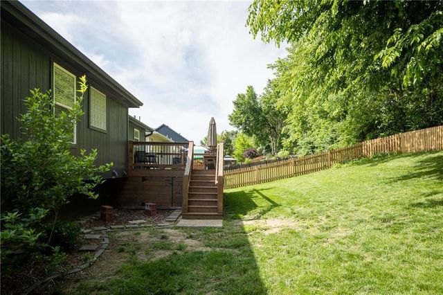 1127 SE Eastridge Drive, Blue Springs, MO 64014