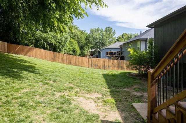 1127 SE Eastridge Drive, Blue Springs, MO 64014