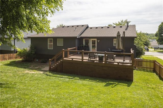 1127 SE Eastridge Drive, Blue Springs, MO 64014