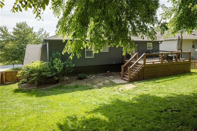 1127 SE Eastridge Drive, Blue Springs, MO 64014