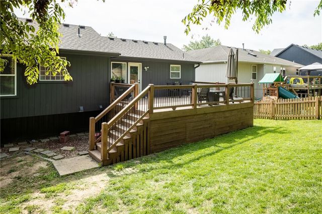 1127 SE Eastridge Drive, Blue Springs, MO 64014