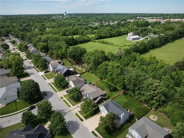 1127 SE Eastridge Drive, Blue Springs, MO 64014