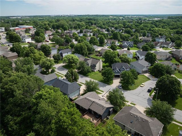 1127 SE Eastridge Drive, Blue Springs, MO 64014