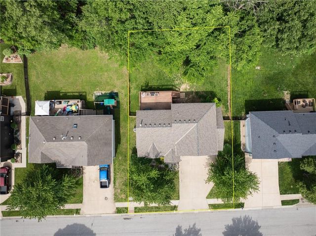 1127 SE Eastridge Drive, Blue Springs, MO 64014