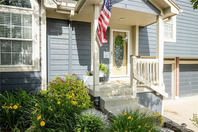 1127 SE Eastridge Drive, Blue Springs, MO 64014