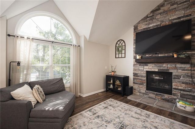 1127 SE Eastridge Drive, Blue Springs, MO 64014