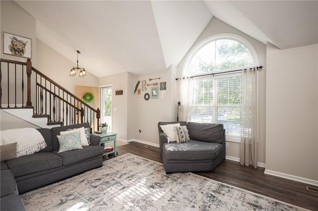 1127 SE Eastridge Drive, Blue Springs, MO 64014