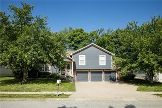 1127 SE Eastridge Drive, Blue Springs, MO 64014