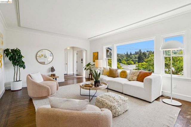 6720 MANOR CREST, Oakland, CA 94618