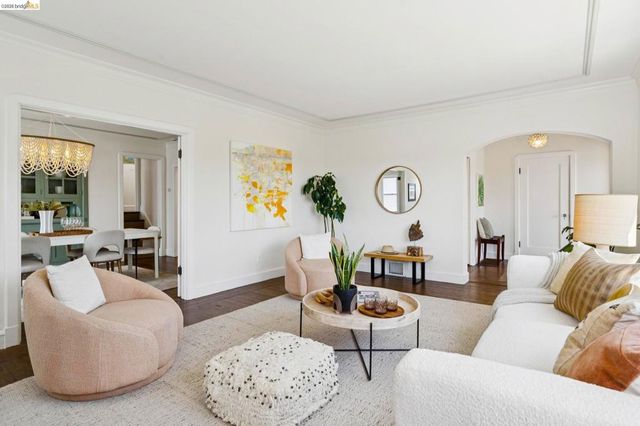 6720 MANOR CREST, Oakland, CA 94618