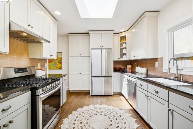 6720 MANOR CREST, Oakland, CA 94618