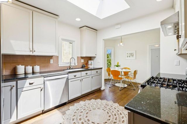 6720 MANOR CREST, Oakland, CA 94618