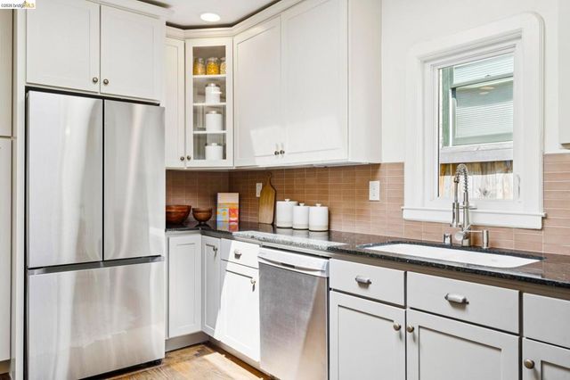 6720 MANOR CREST, Oakland, CA 94618