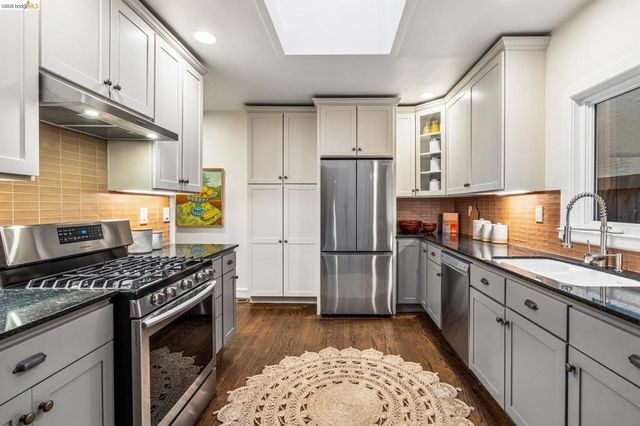 6720 MANOR CREST, Oakland, CA 94618