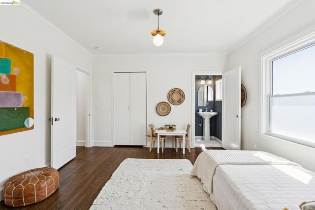 6720 MANOR CREST, Oakland, CA 94618