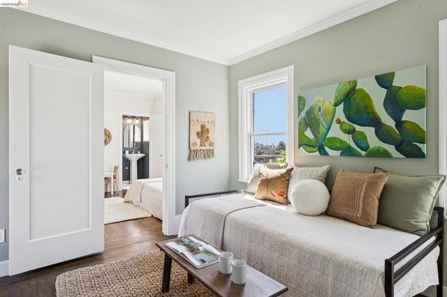 6720 MANOR CREST, Oakland, CA 94618