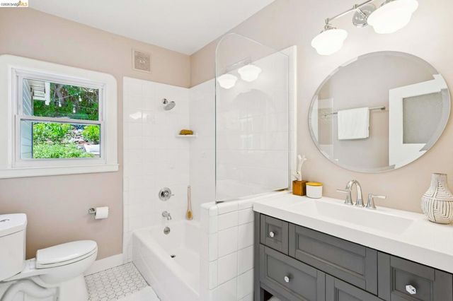 6720 MANOR CREST, Oakland, CA 94618