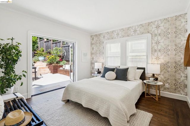 6720 MANOR CREST, Oakland, CA 94618