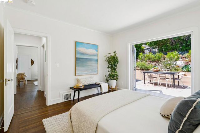 6720 MANOR CREST, Oakland, CA 94618