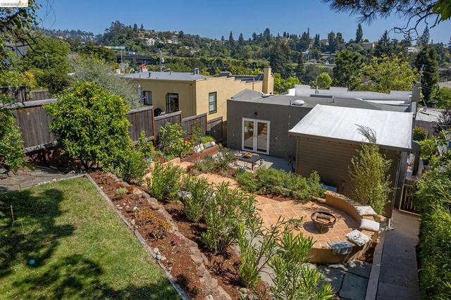 6720 MANOR CREST, Oakland, CA 94618