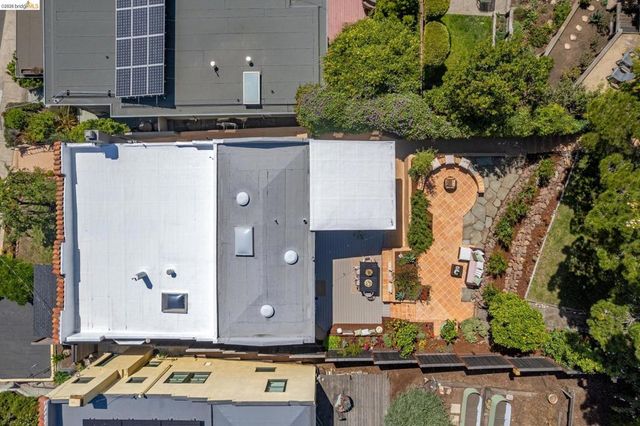 6720 MANOR CREST, Oakland, CA 94618