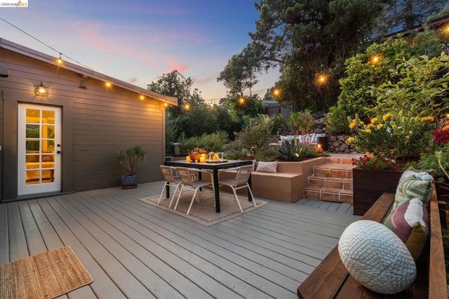 6720 MANOR CREST, Oakland, CA 94618