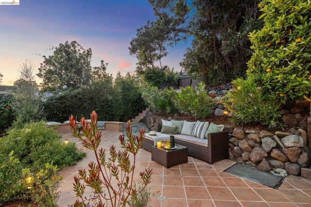 6720 MANOR CREST, Oakland, CA 94618