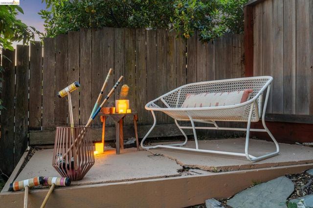 6720 MANOR CREST, Oakland, CA 94618