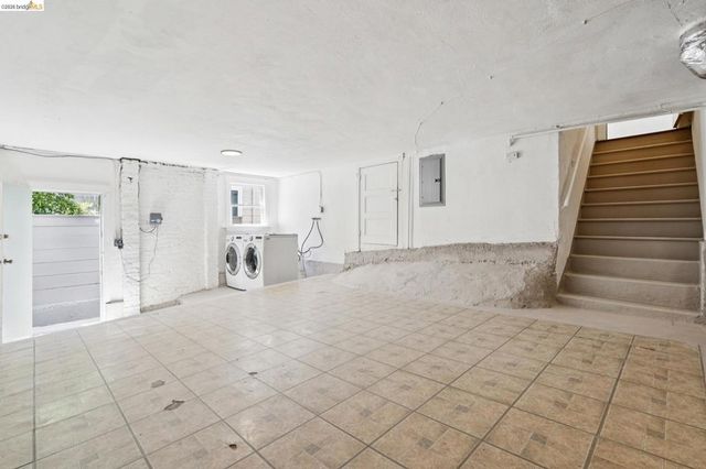 6720 MANOR CREST, Oakland, CA 94618