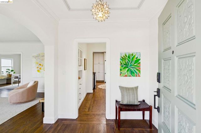 6720 MANOR CREST, Oakland, CA 94618