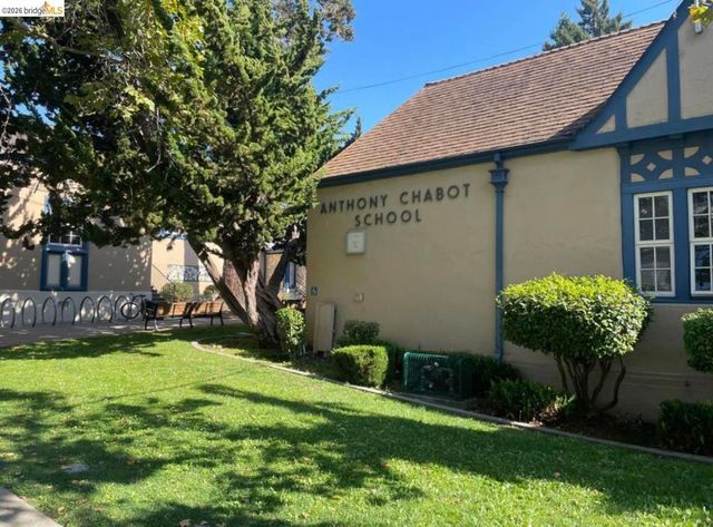 6720 MANOR CREST, Oakland, CA 94618