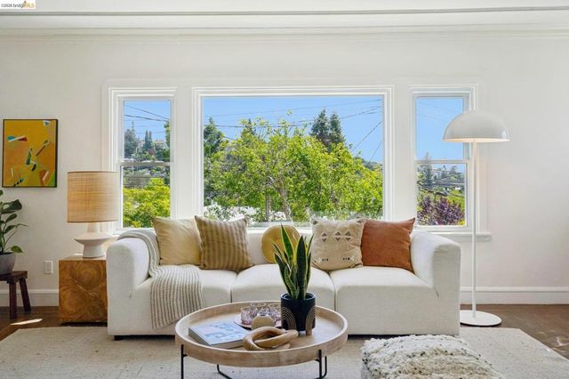 6720 MANOR CREST, Oakland, CA 94618