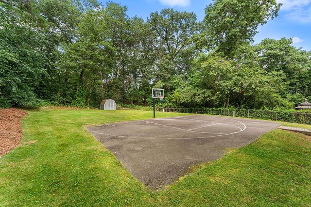 35 Donna Rd, Holliston, MA 01746