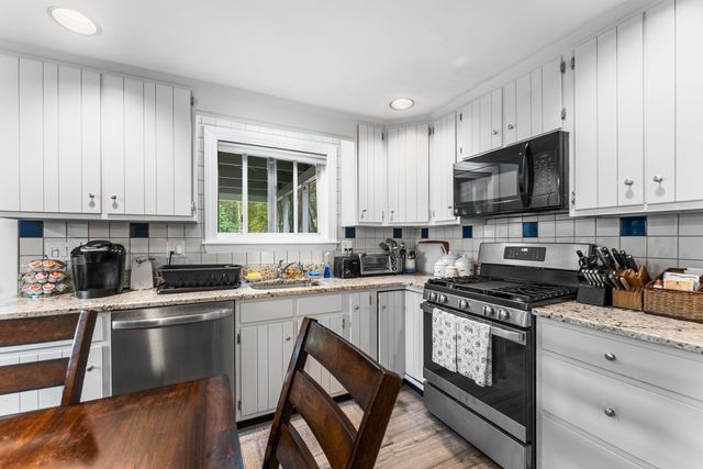 35 Donna Rd, Holliston, MA 01746